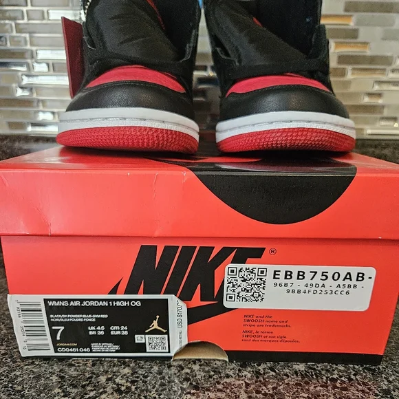 Air Jordan 1 Retro High NC to CHI Women's 7W flaw on midsole - Picture 4 of 12